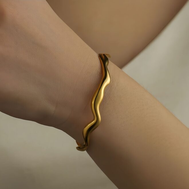 Fashionable Golden Stainless Steel Wave Open Bangle Bracelet, Perfect For Women's Party Or Festival As Jewelry Gift