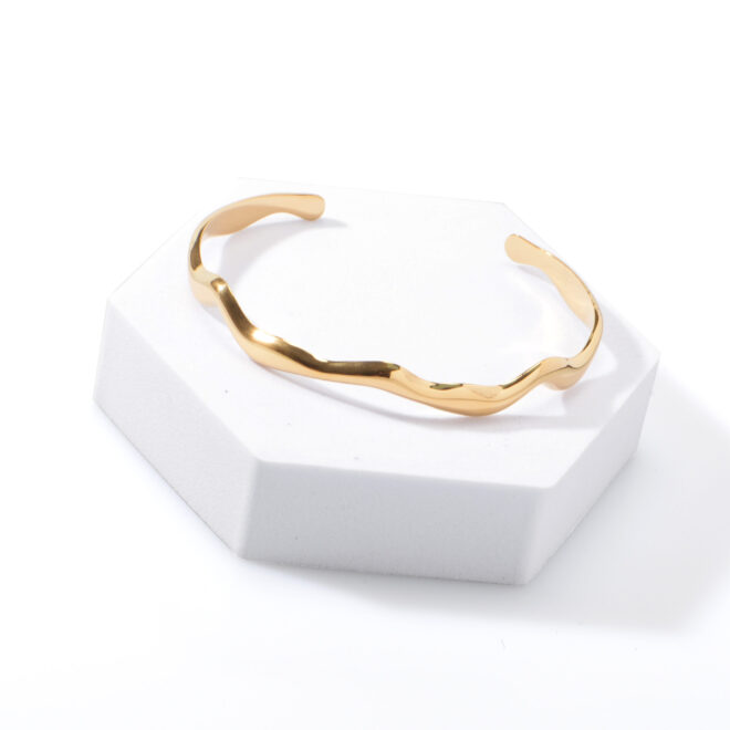 Fashionable Golden Stainless Steel Wave Open Bangle Bracelet, Perfect For Women's Party Or Festival As Jewelry Gift - Image 5