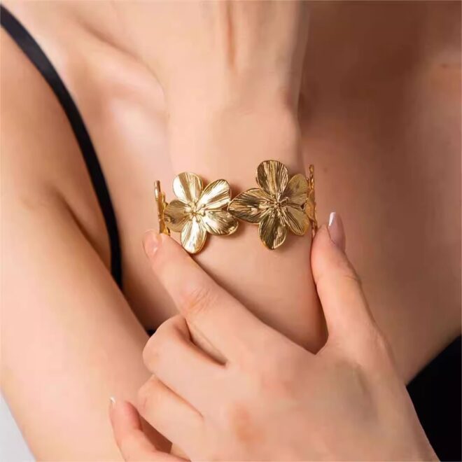 High Quality Butterfly Flowers Bracelet Stainless Steel Carved Bracelet Women Gold Opening Bracelet Fine Designer Jewelry Bangle